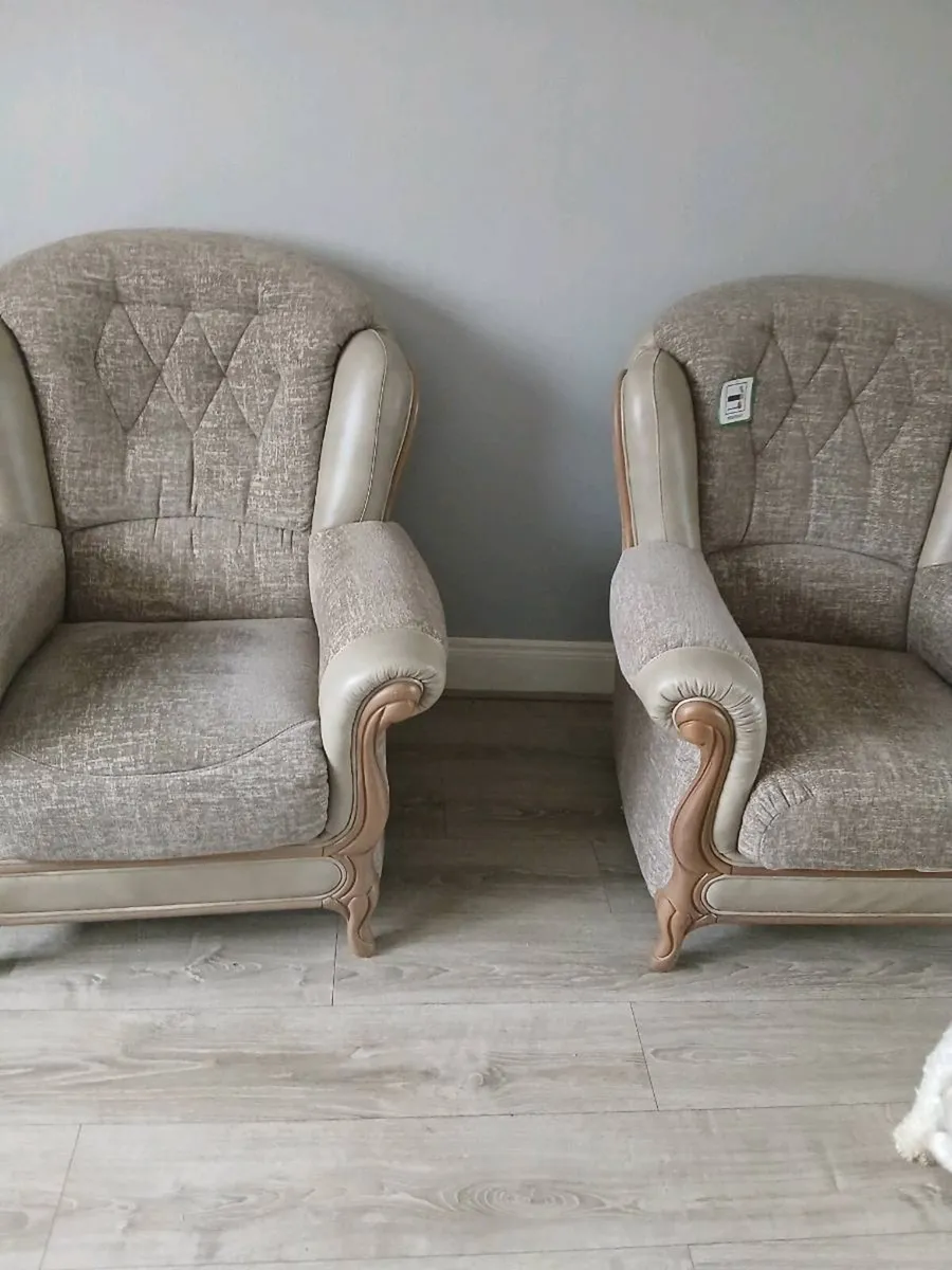 Beige couch - Image 2
