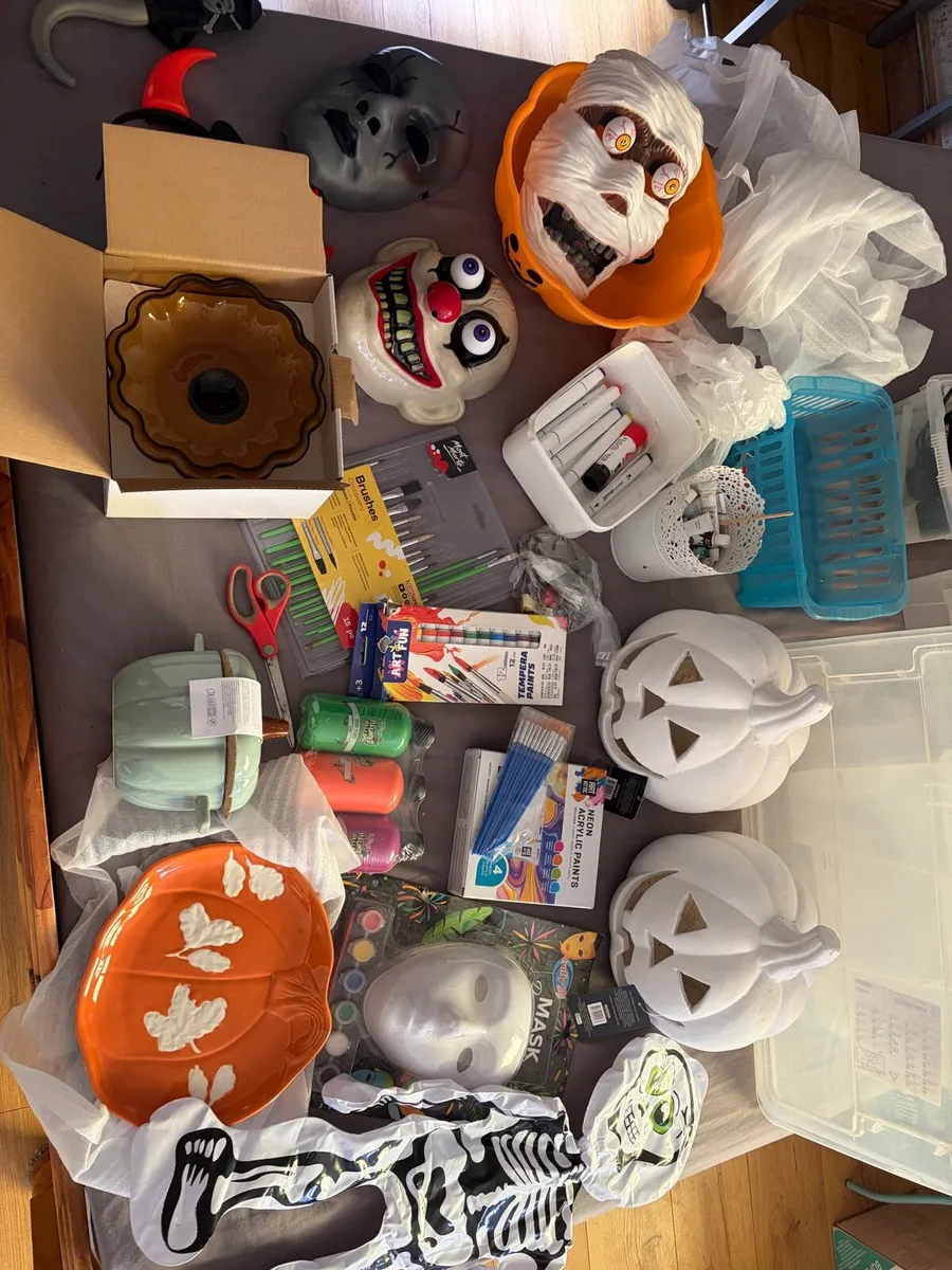 new halloween items together €50 - Image 1