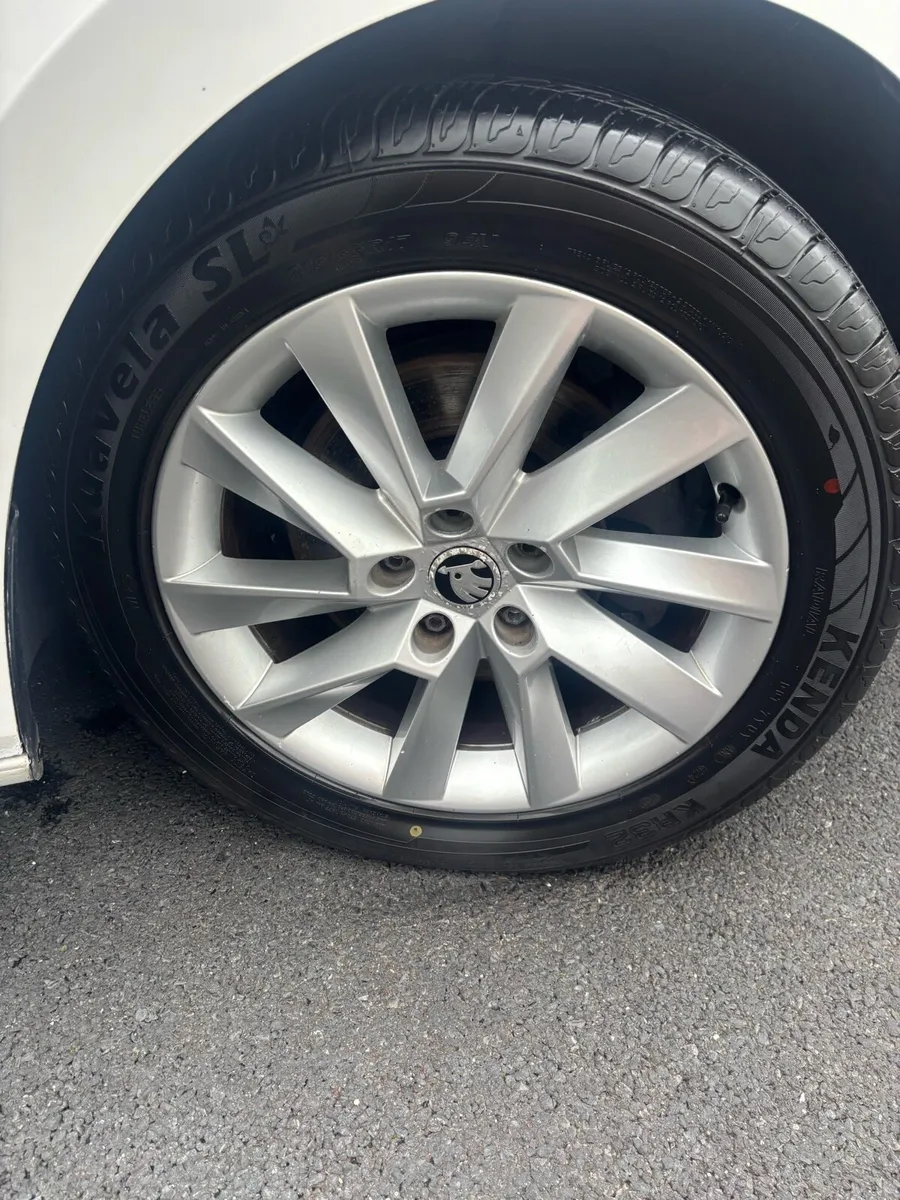 Skoda supurb 17inch alloys - Image 1
