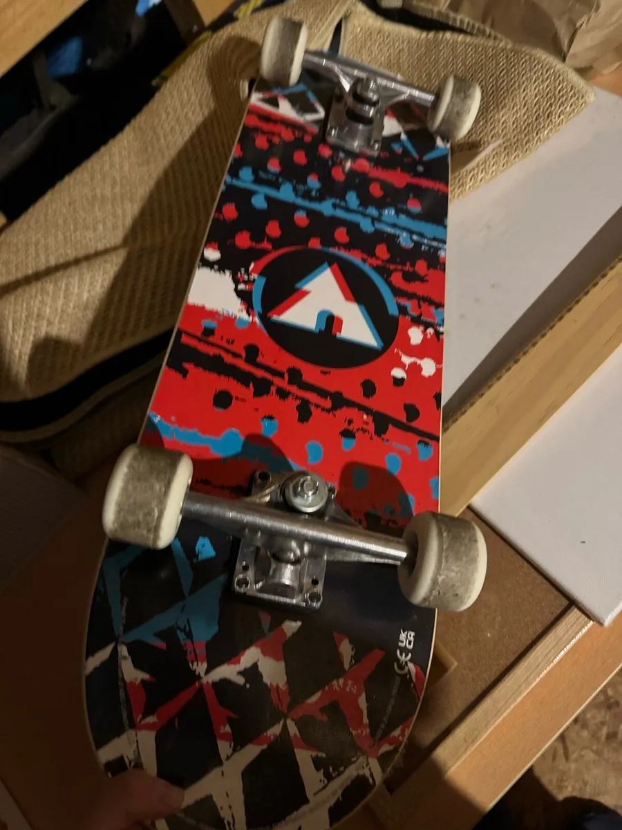 Skateboard - Image 4
