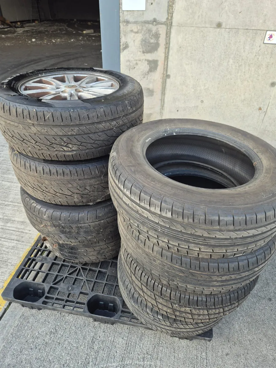Landrover wheels and tyres, JOB LOT €150.00. - Image 3