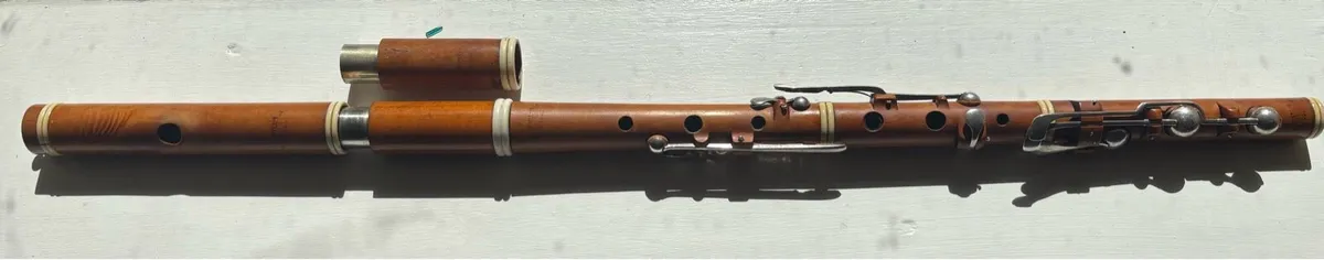 Antique Boxwood 8-key flute - Image 1