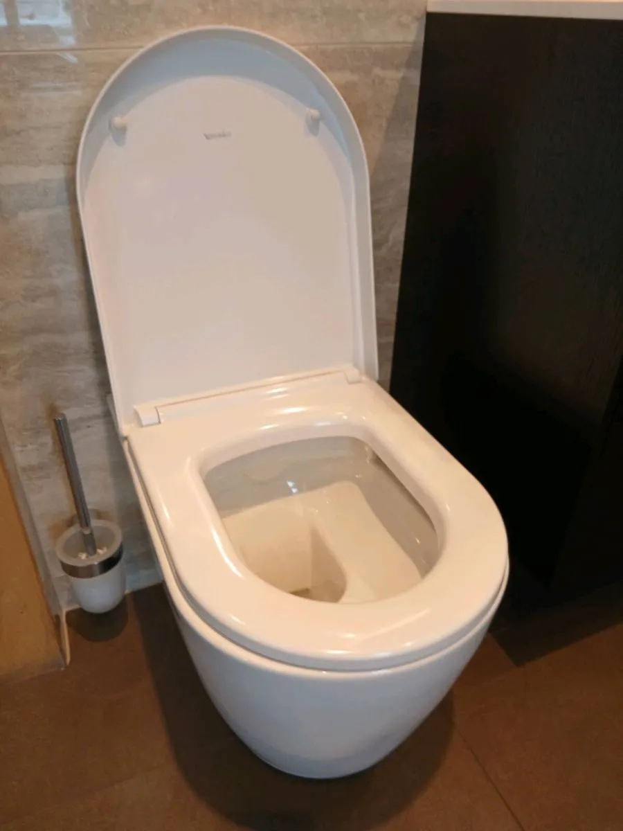 Wall hung toilet - Image 3