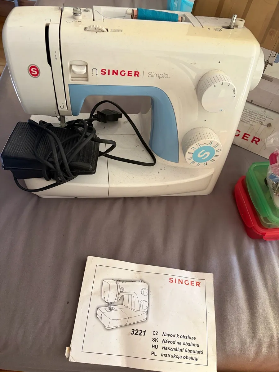 singer swei g machine + extras original box - Image 3