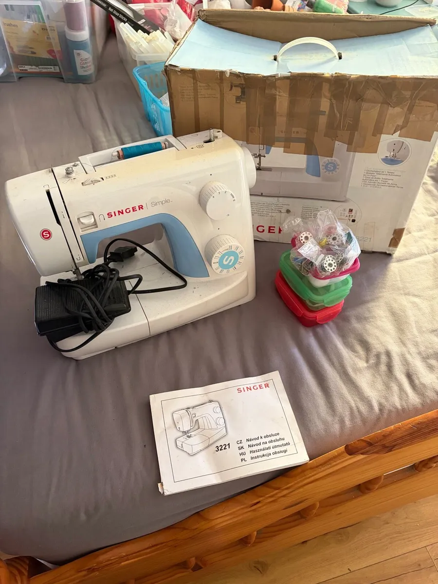 singer swei g machine + extras original box - Image 1
