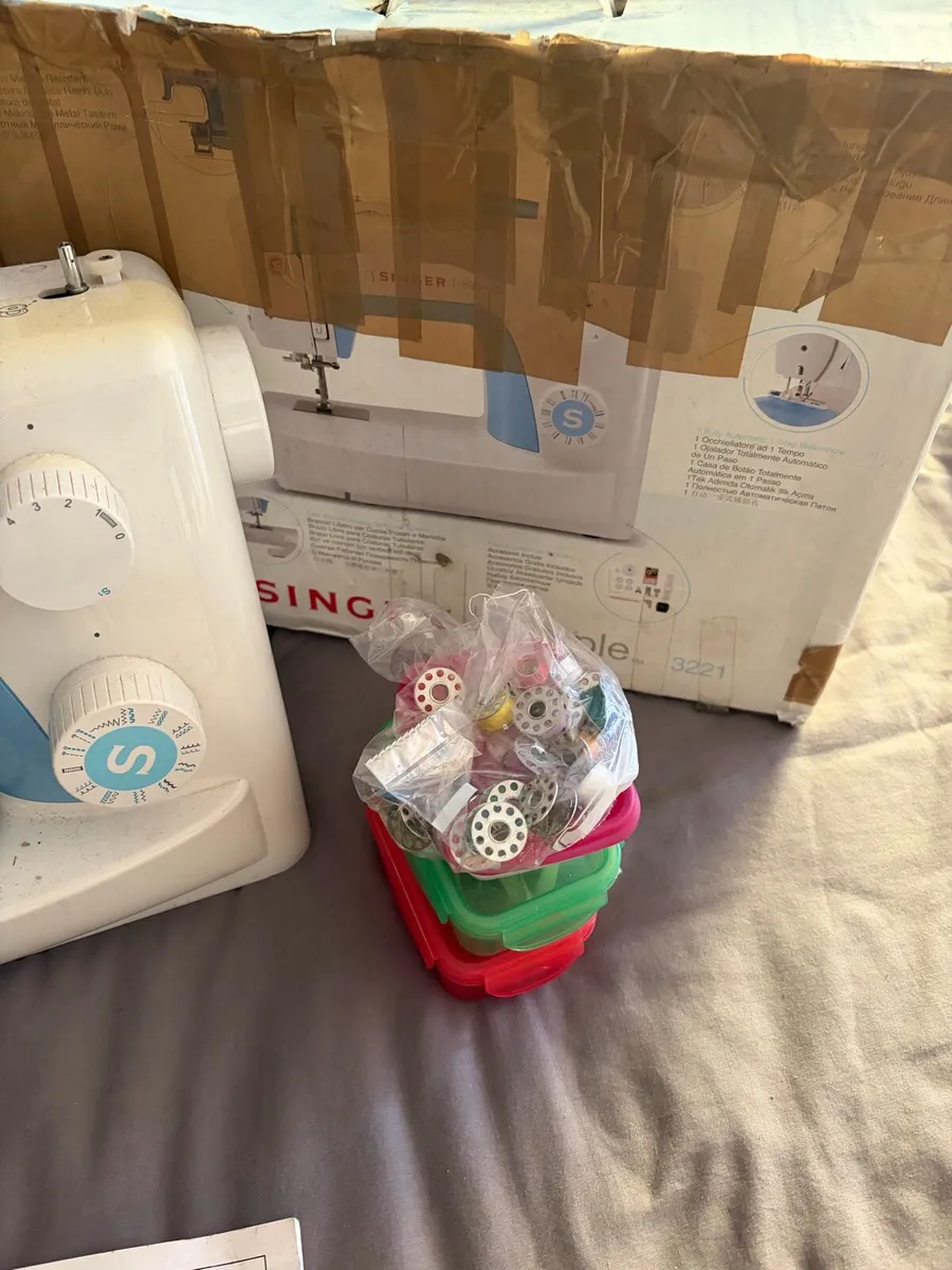singer swei g machine + extras original box - Image 2