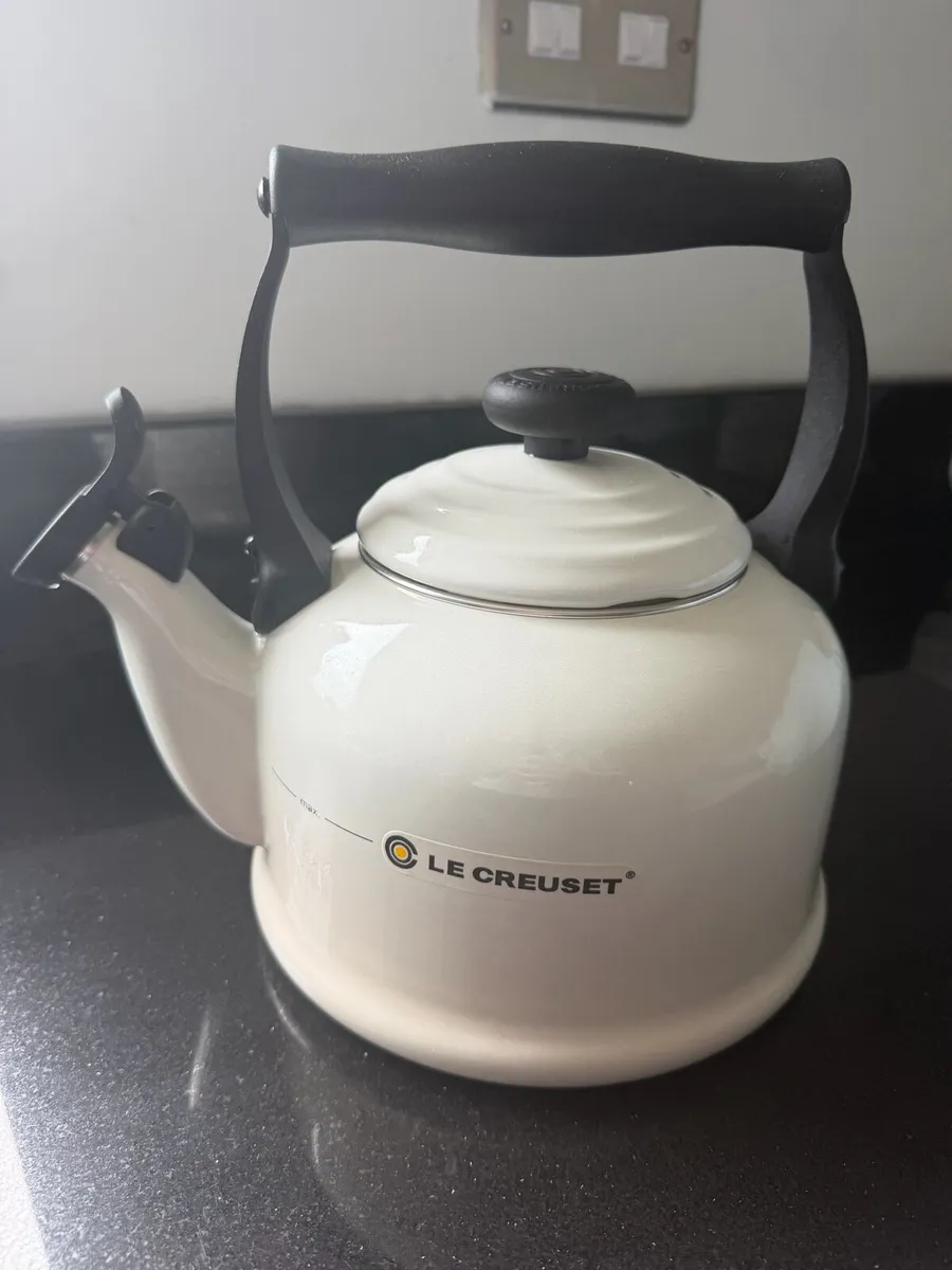 Le creuset kettle - Image 1