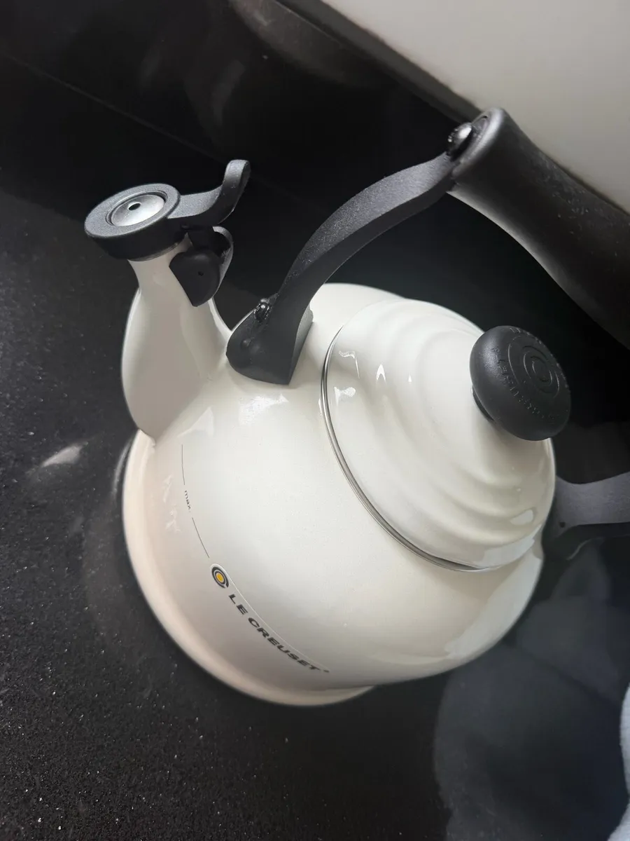 Le creuset kettle - Image 3
