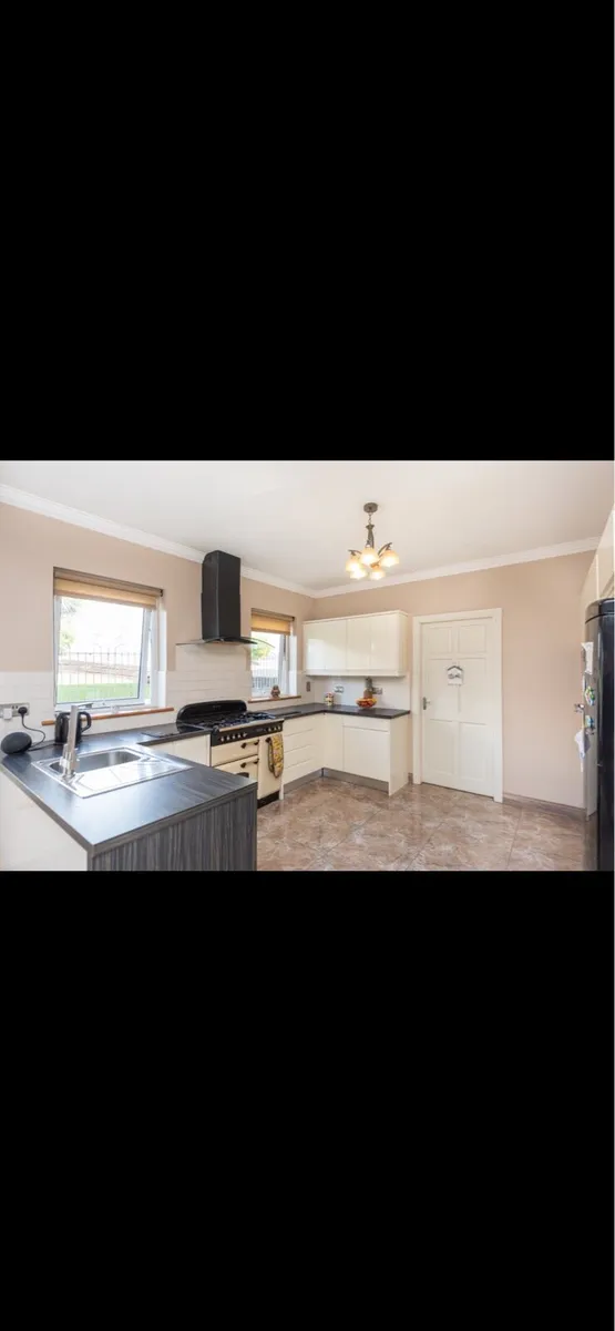 Kitchen doors and worktops - Image 1