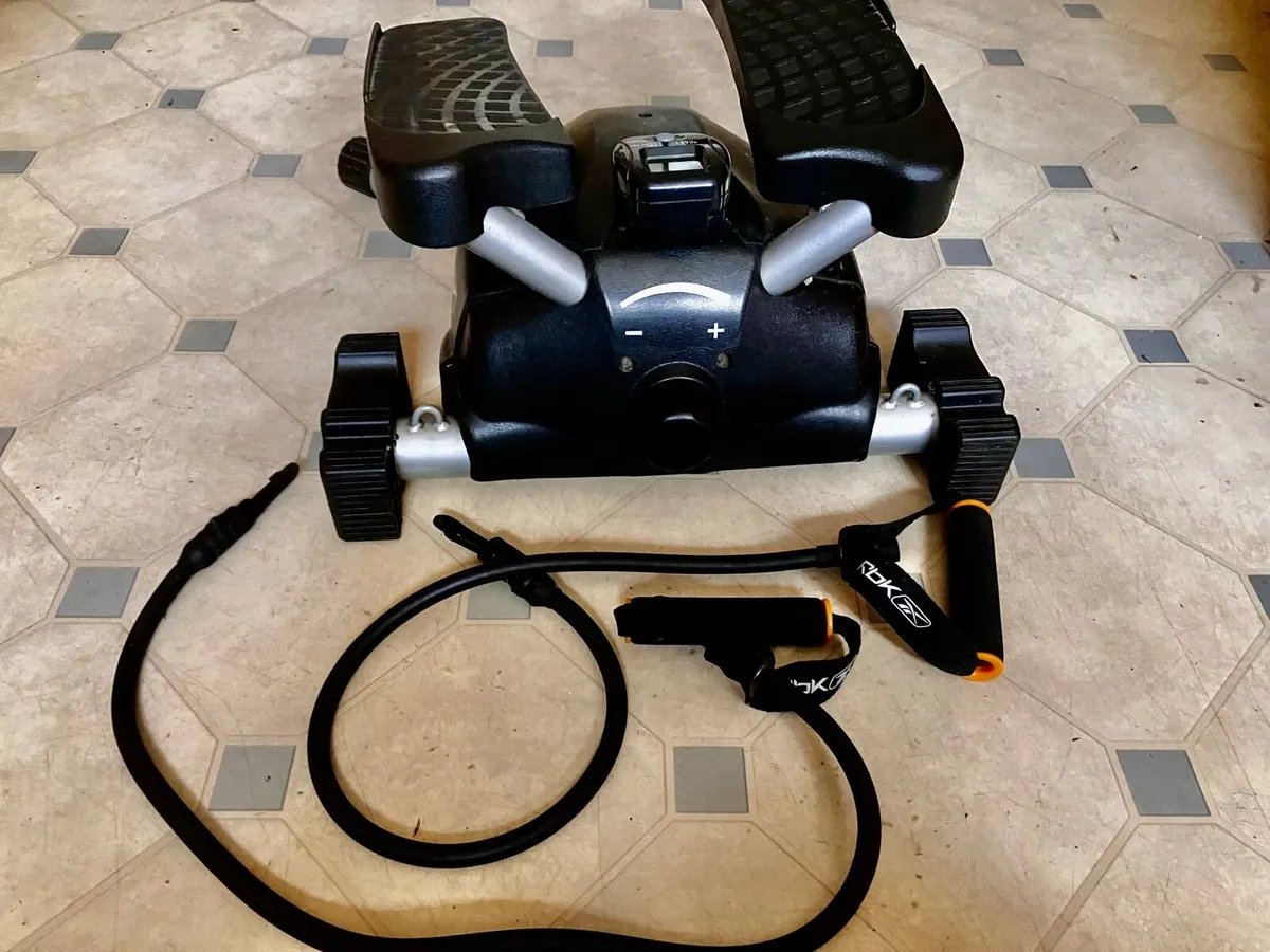 Reebok Stepper with digital display and bands - Image 2