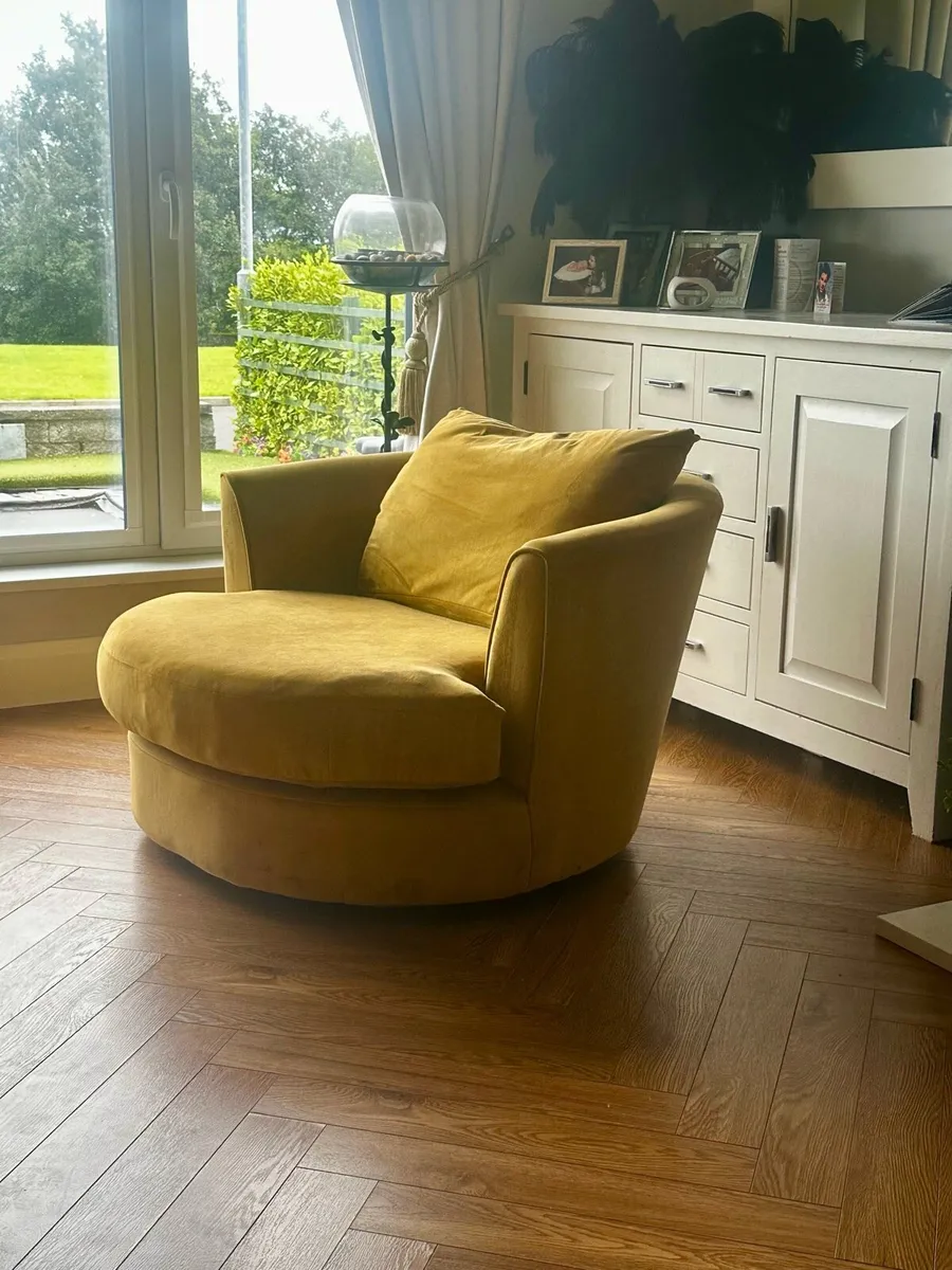 Armchair - Image 1