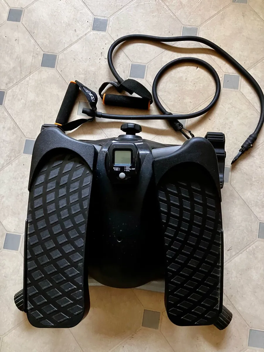 Reebok Stepper with digital display and bands - Image 1