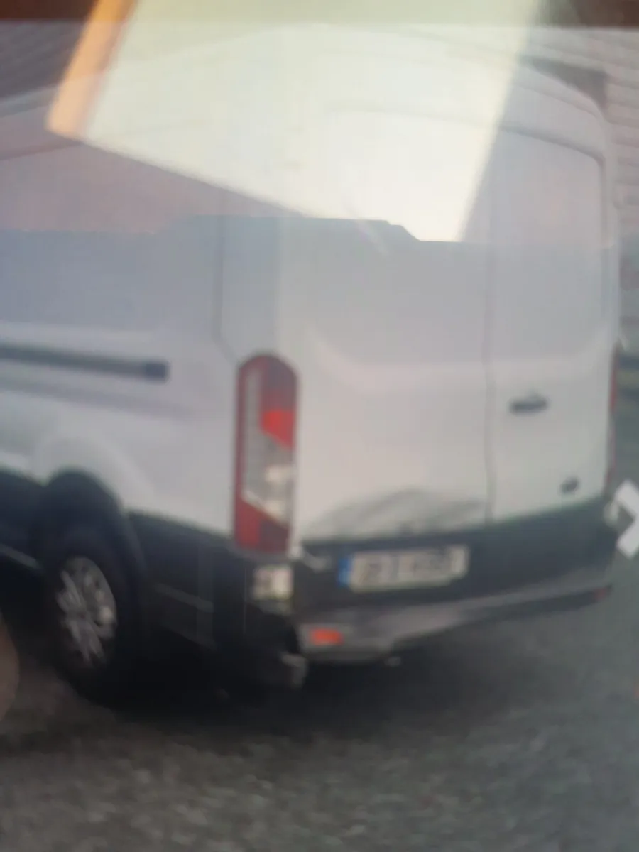 200 cars , vans , damages repairables for sale - Image 1