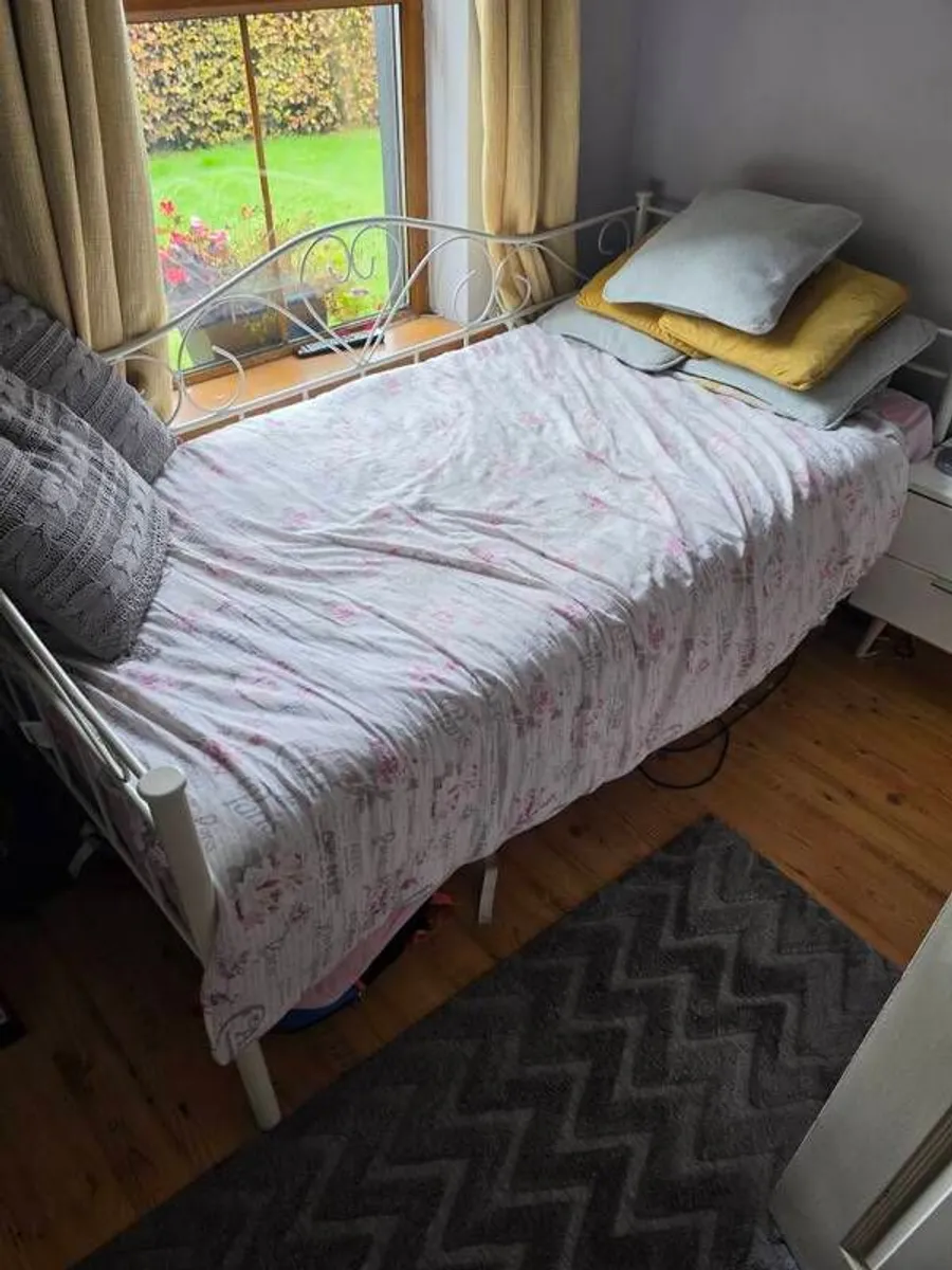 Day bed - Image 1