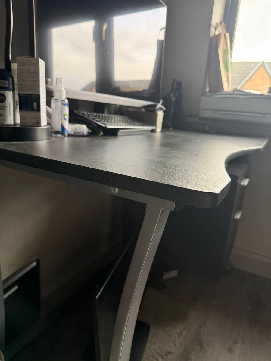 Office desk - Image 2