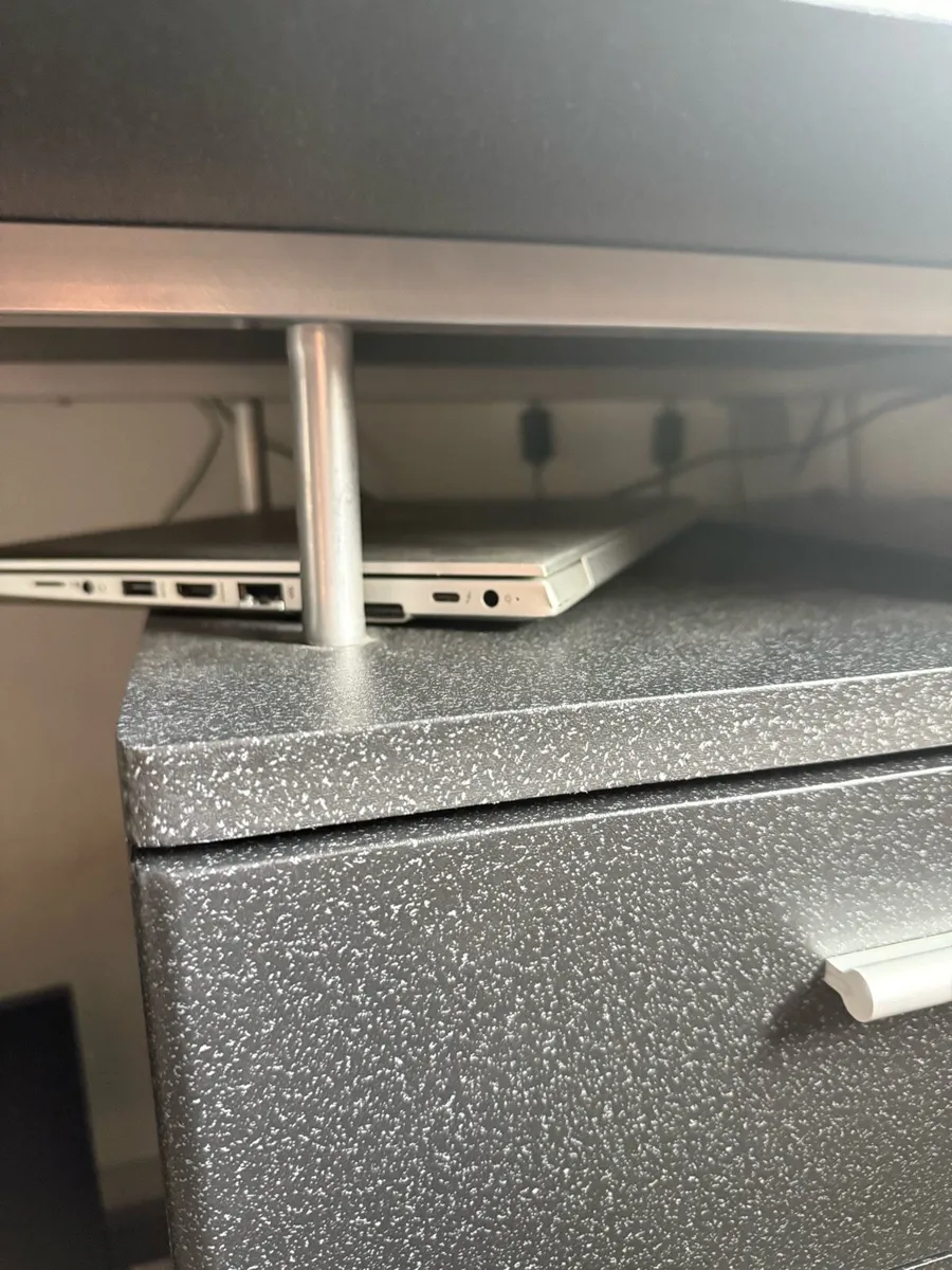 Office desk - Image 4