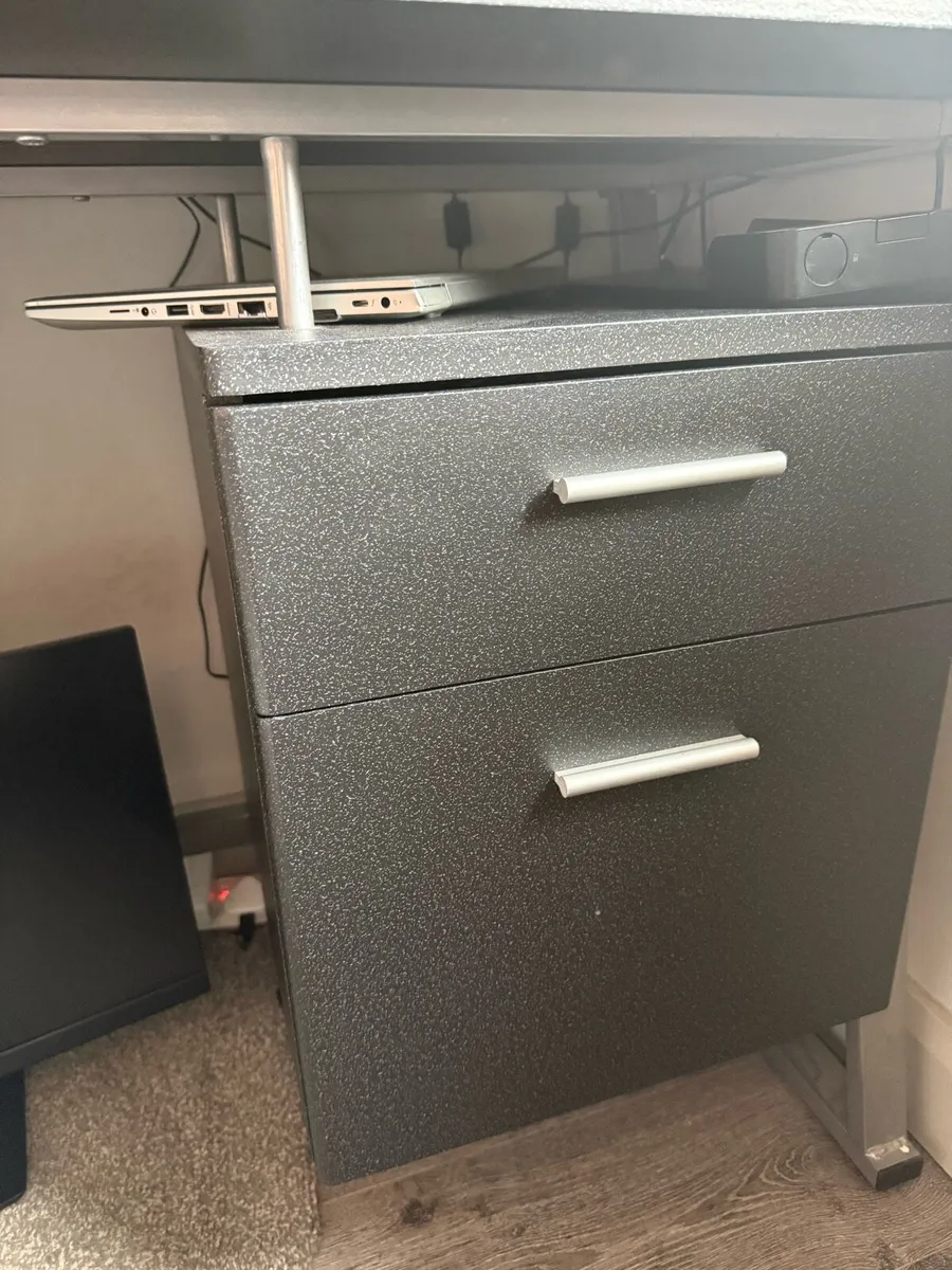 Office desk - Image 3