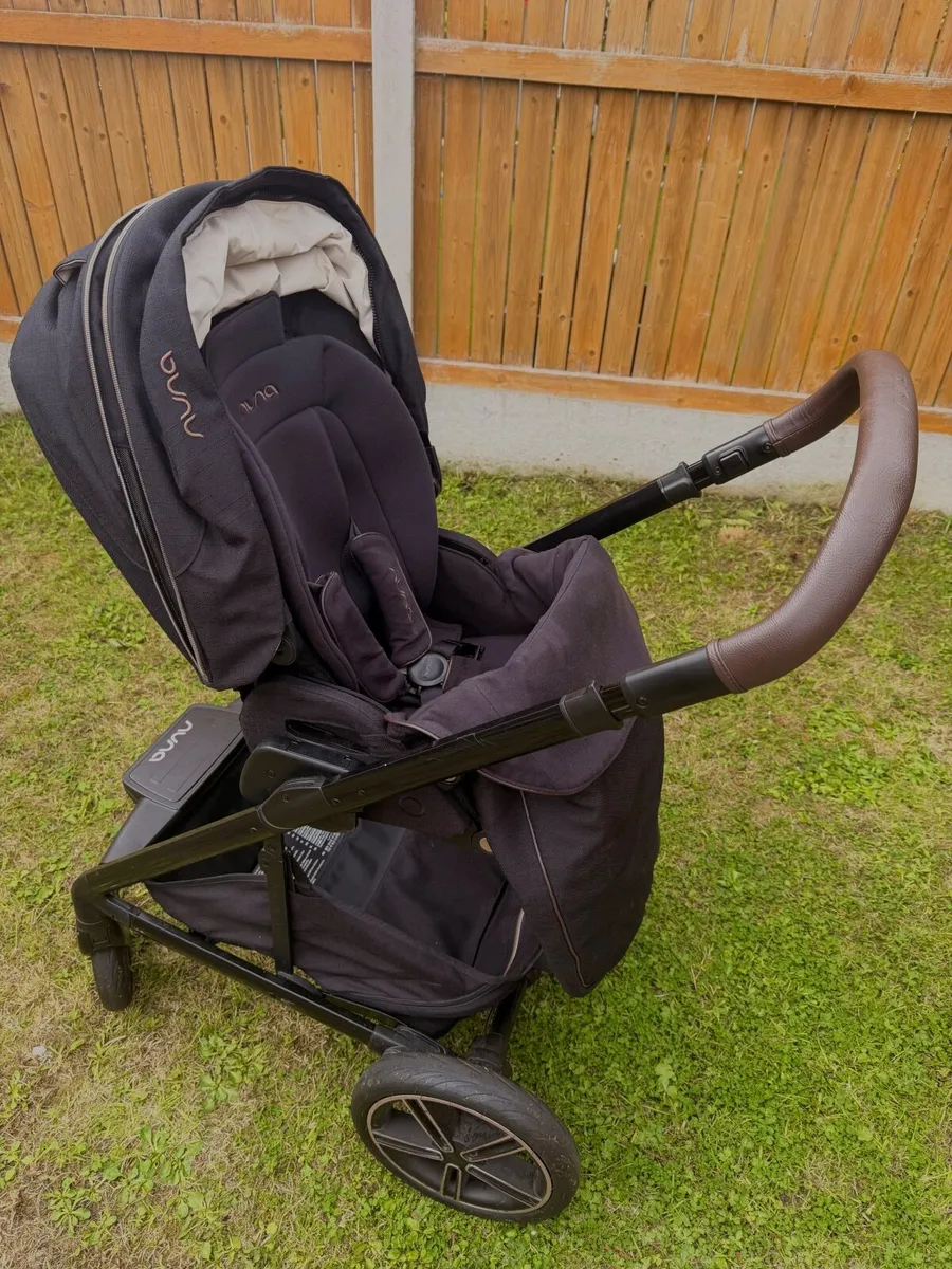 Baby travel system/buggy/basinette/car seat/isofix - Image 3