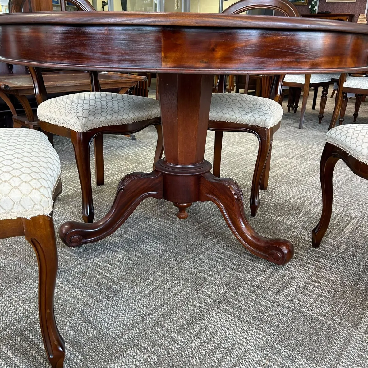 Handsome antique Victorian mahogany dining suite, - Image 4