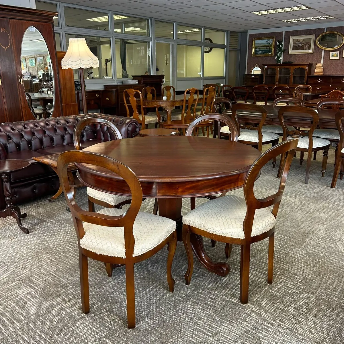 Handsome antique Victorian mahogany dining suite, - Image 1