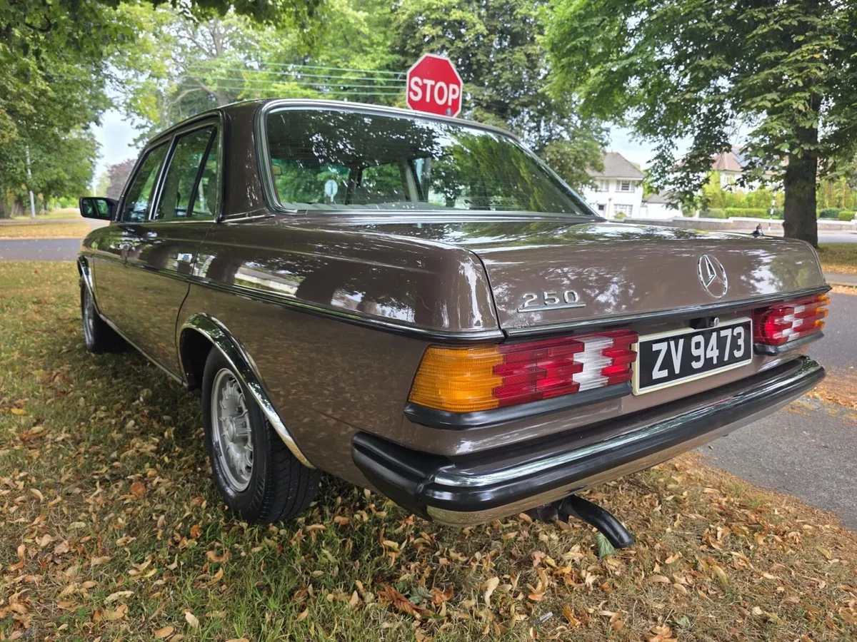 1977 Mercedes W123 250 - Image 4