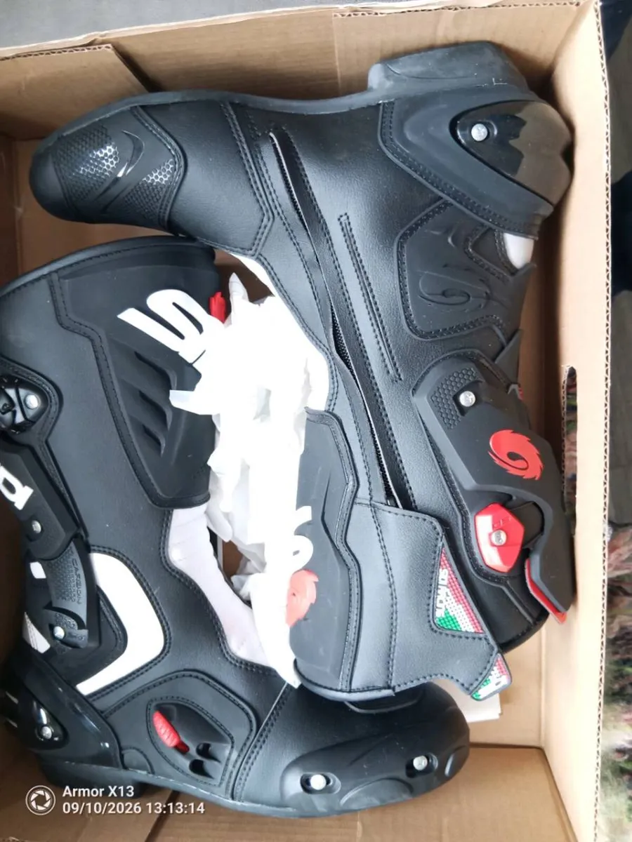 Motorcycle boots - Image 1