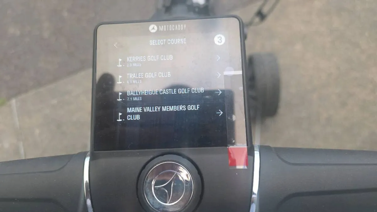 Motocaddy M5 GPS GOLF TROLLEY - Image 2