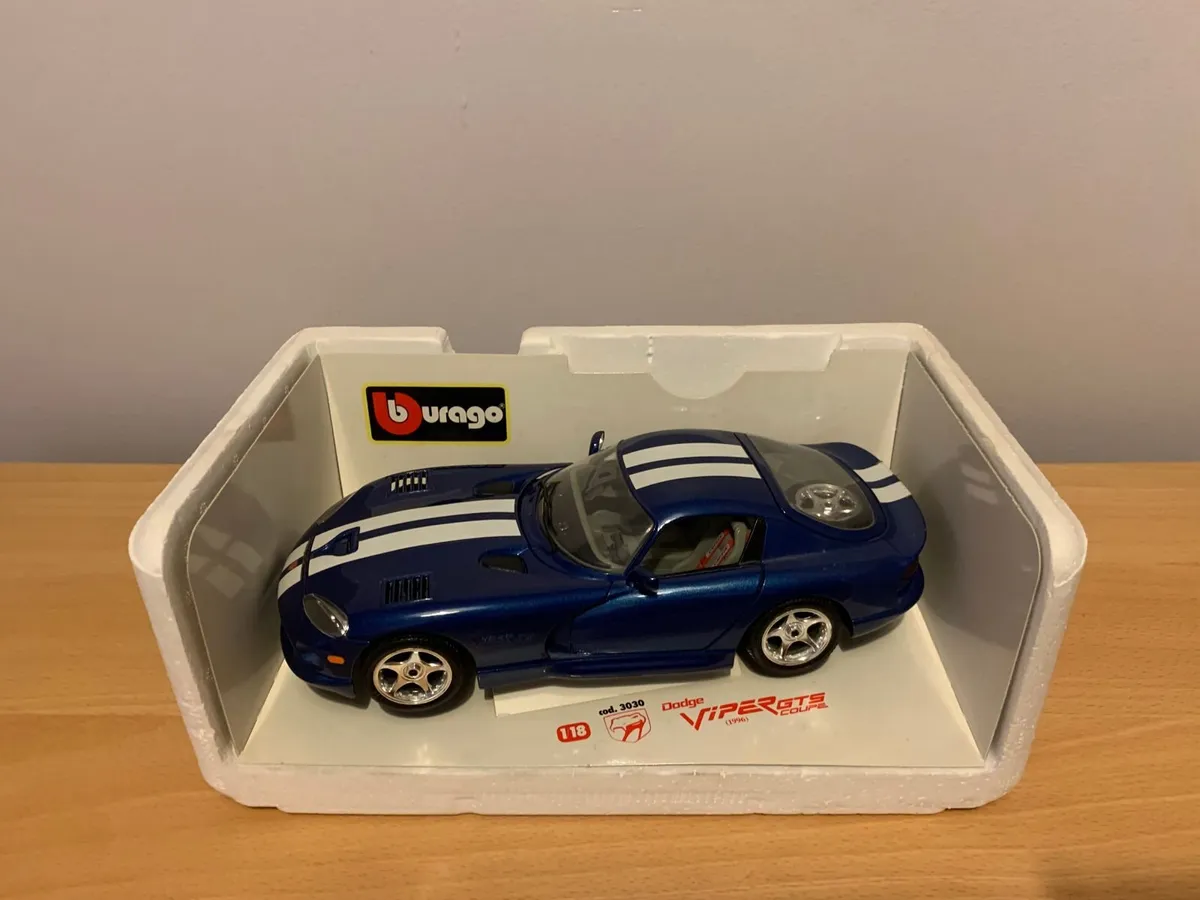 1996 Dodge Viper GTS Coupe 1/18 Burago Model Car - Image 3