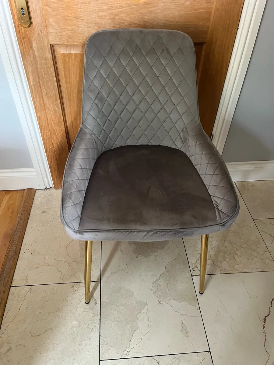 Marble table and two chairs - Image 4