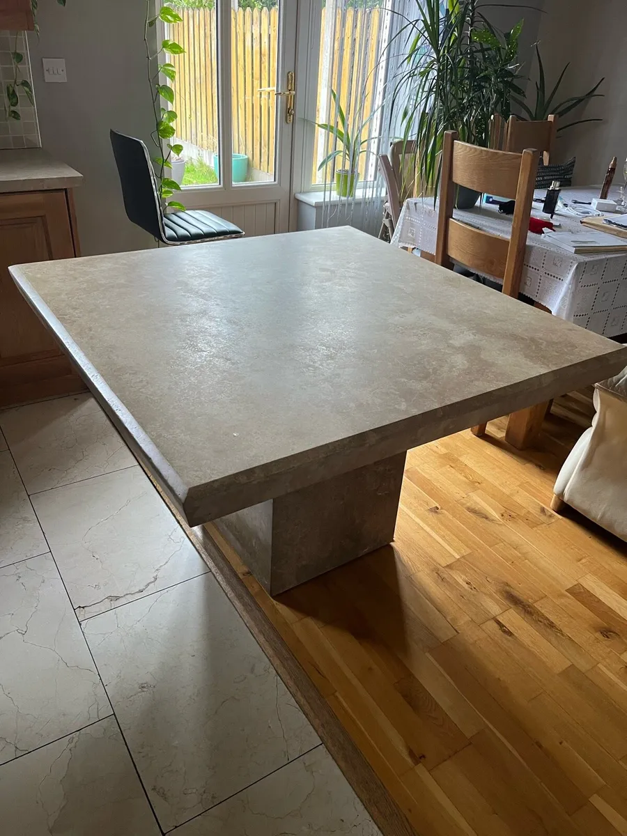 Marble table and two chairs - Image 1