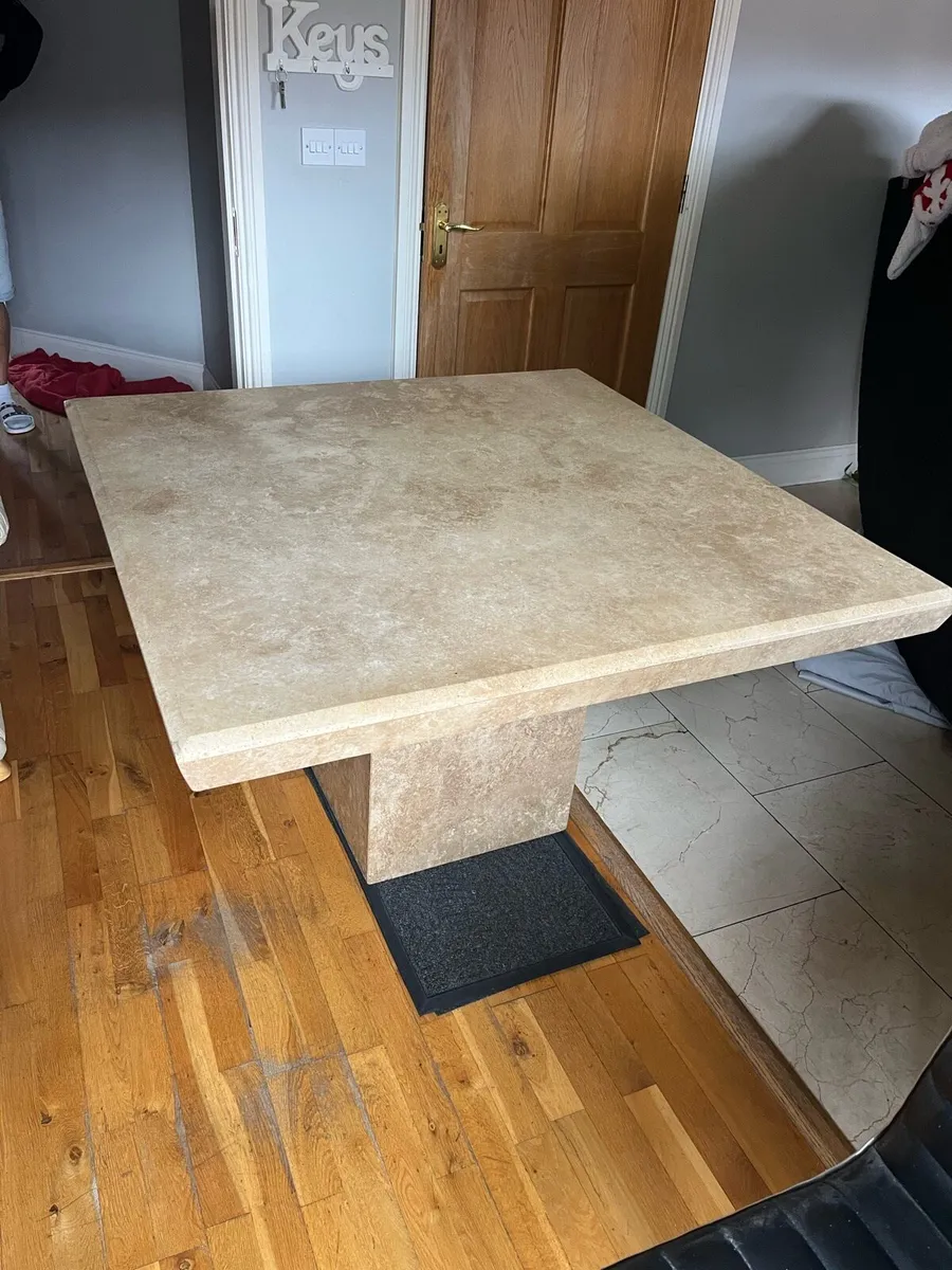 Marble table and two chairs - Image 2