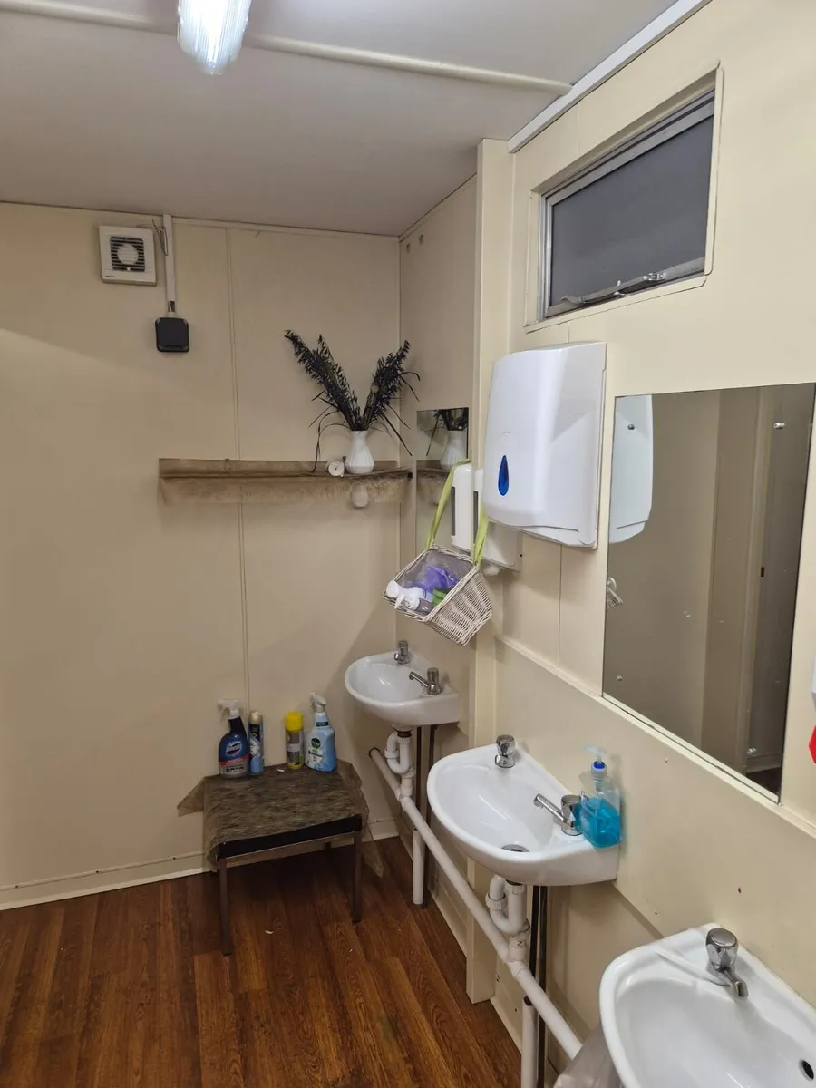 Toilet block for sale - Image 2