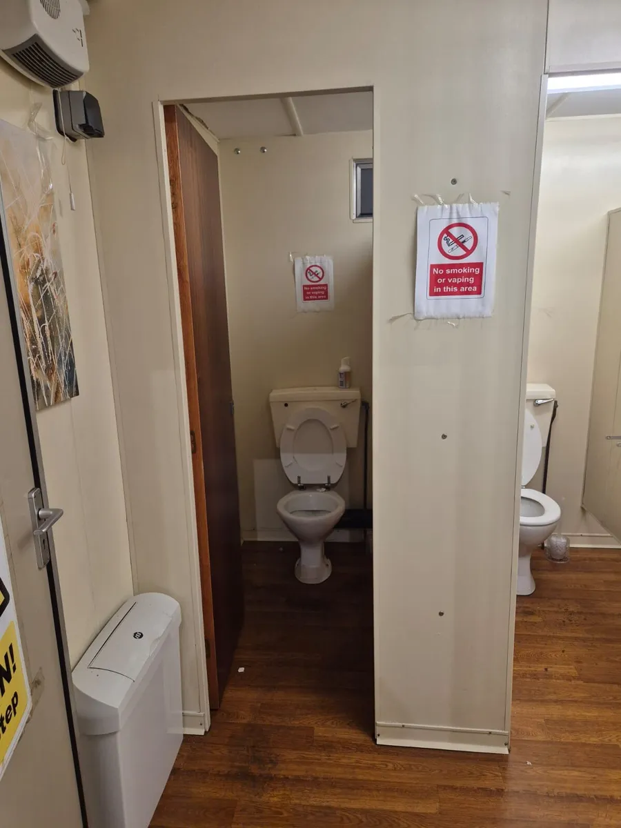 Toilet block for sale - Image 3