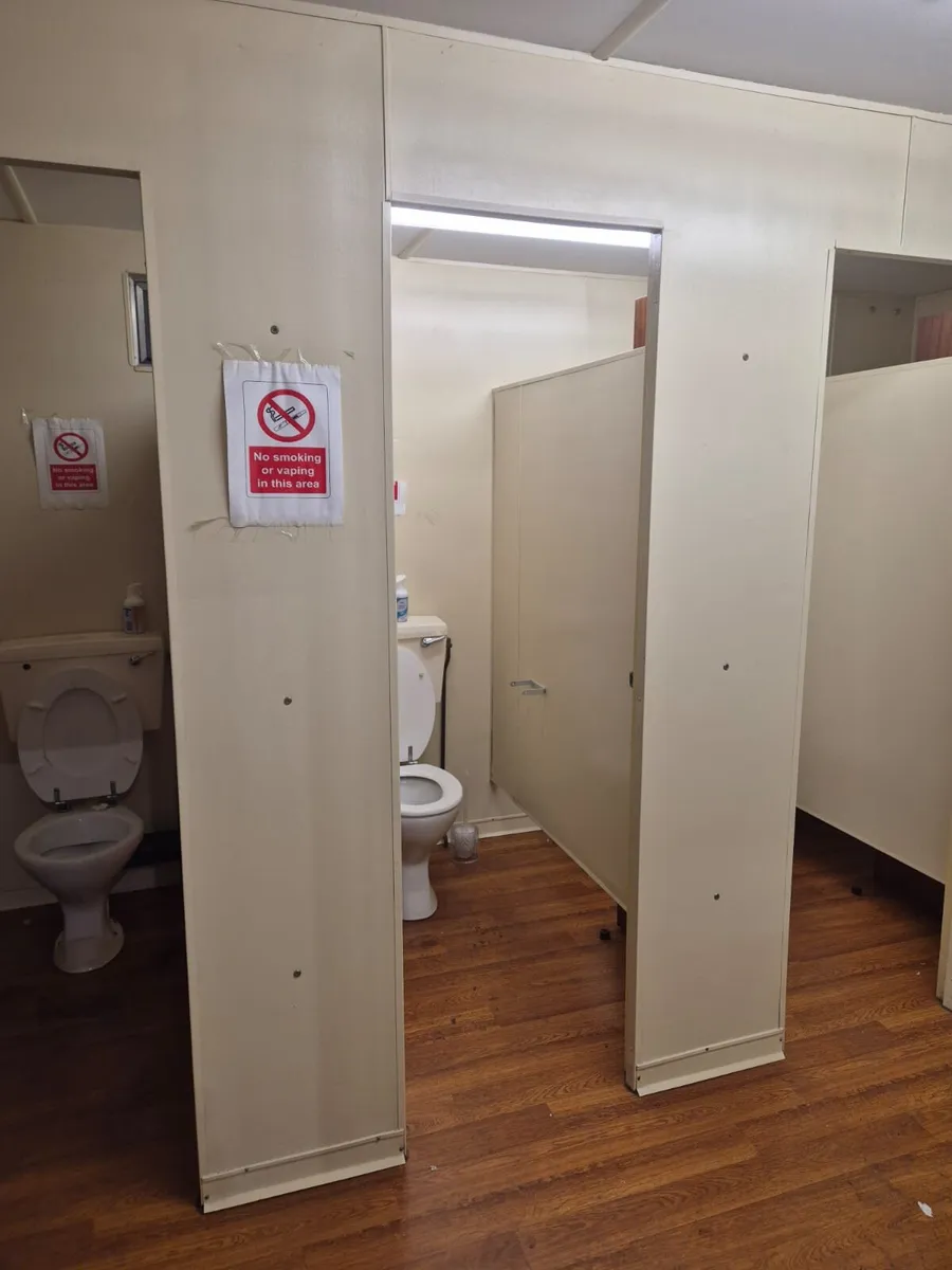 Toilet block for sale - Image 4