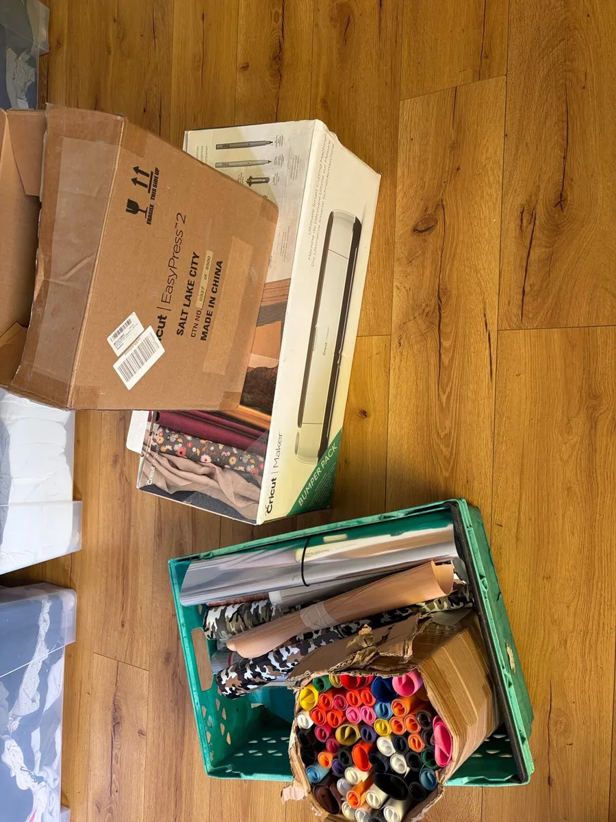 cricut machine + cricut press on iron + vinyl - Image 3