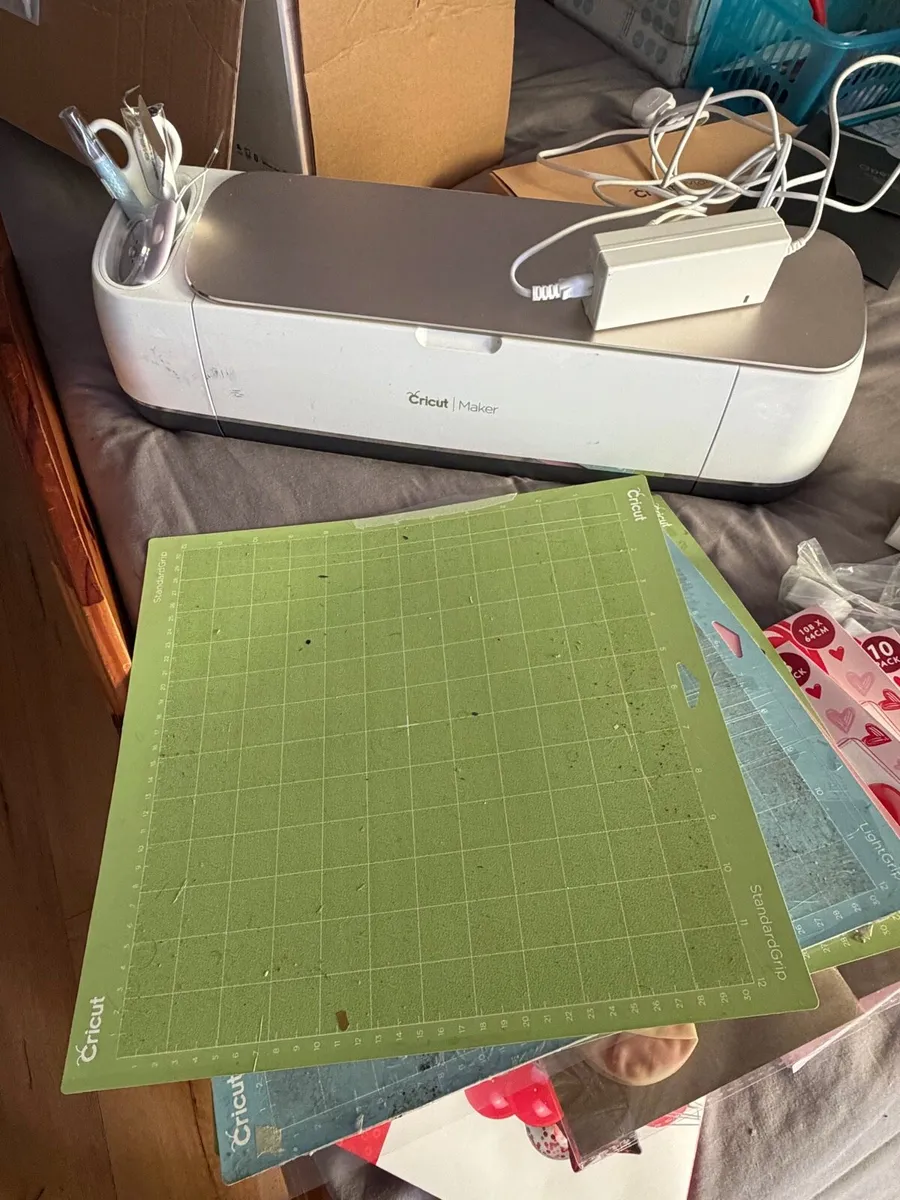 cricut machine + cricut press on iron + vinyl - Image 4