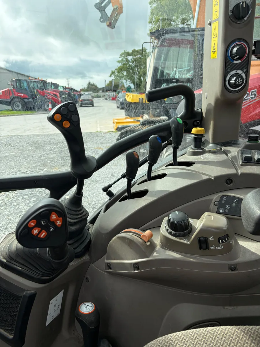 2023 CASE IH Farmall 100C - Image 4