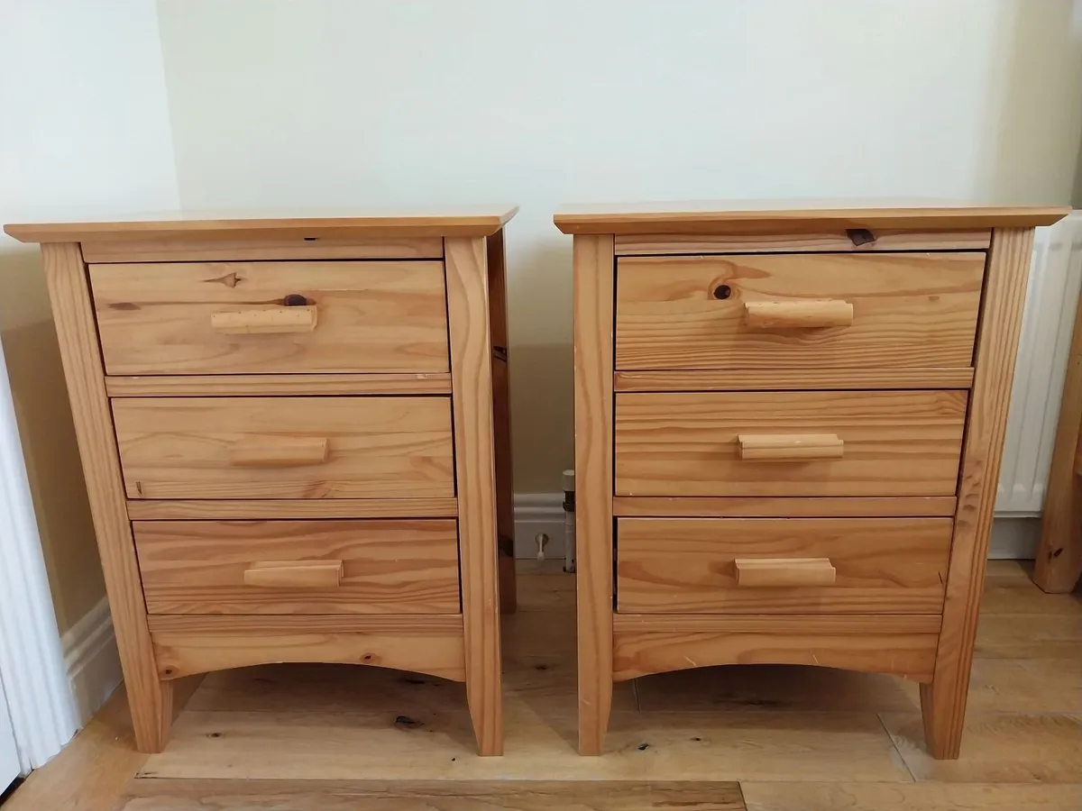 2  x Shaker Style Wooden Lockers - Image 1