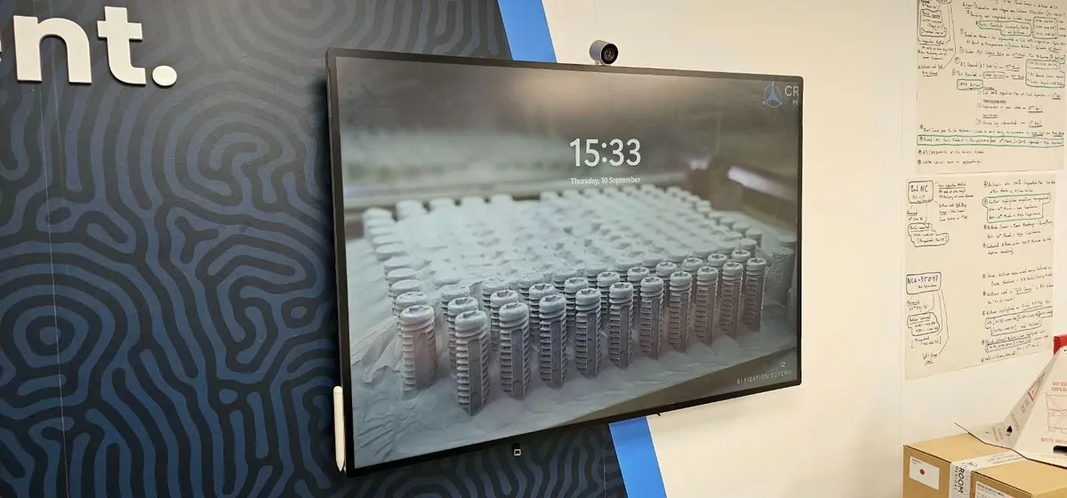 Microsoft Surface Hub 2S , 4K Interactive Touchscr - Image 2