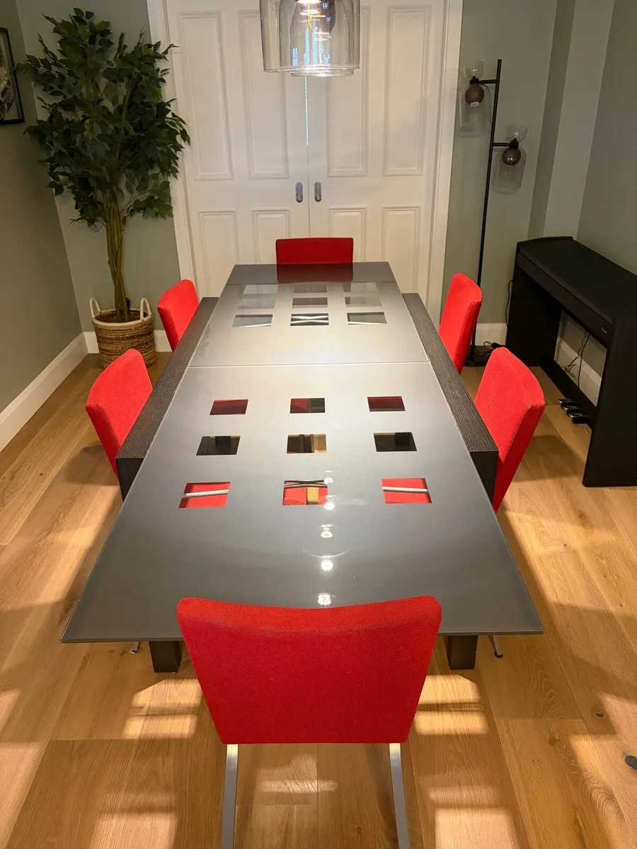Kitchen Table and Chairs - Image 3