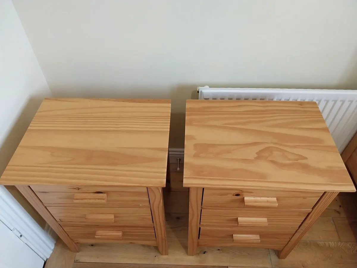 2  x Shaker Style Wooden Lockers - Image 3