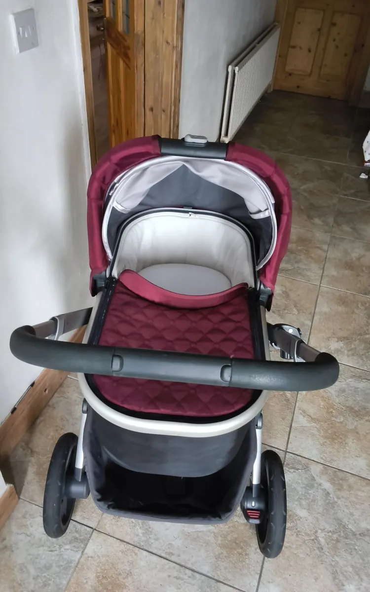 New condition  uppbaby black and burgunty Pram - Image 1