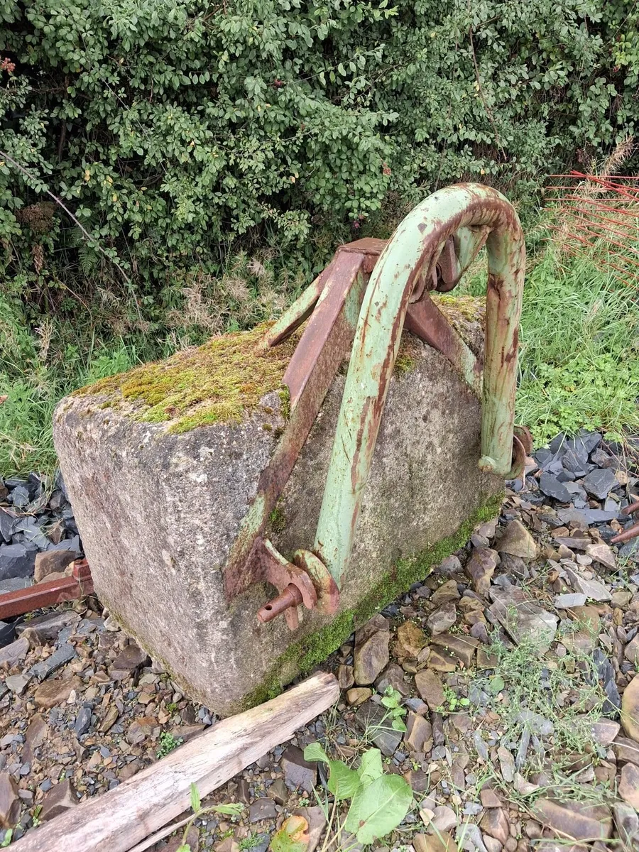 Silage Bales ,  tractor weight, rear bale spike - Image 2