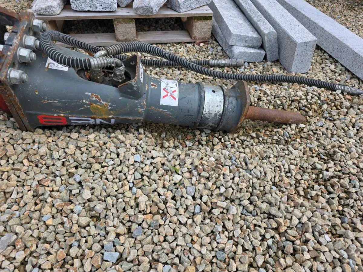 Ne8 wacker neuson rock breaker. - Image 2