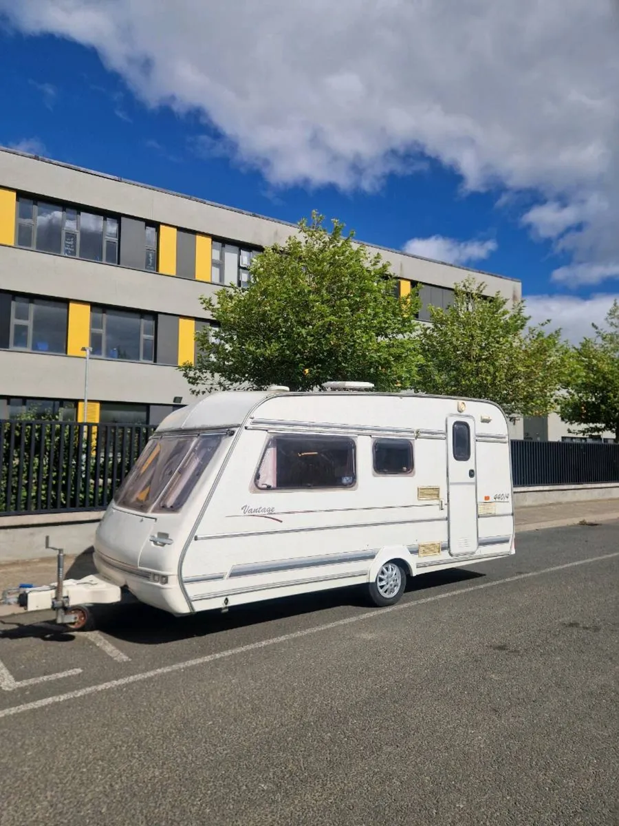 Caravan. - Image 1