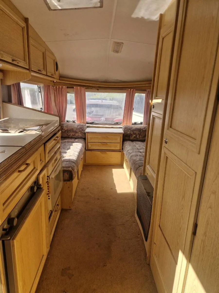 Caravan. - Image 4