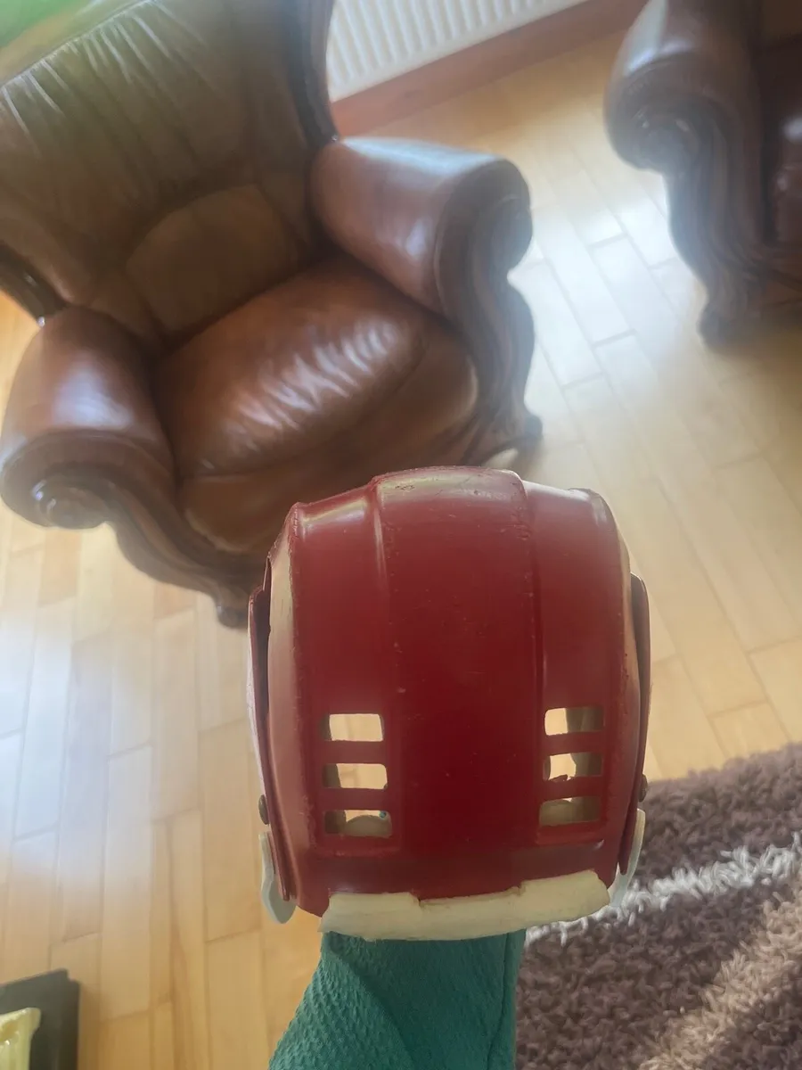 Red oldstyle hurling helmet - Image 4
