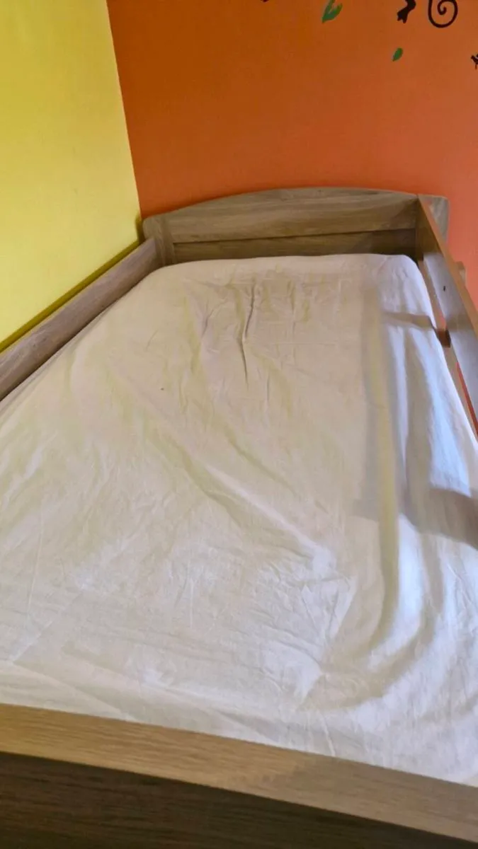 Midsleeper kids bed with storage - Image 3