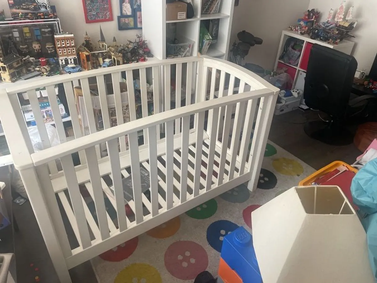 Mamas & Papas cot/bed - Image 2