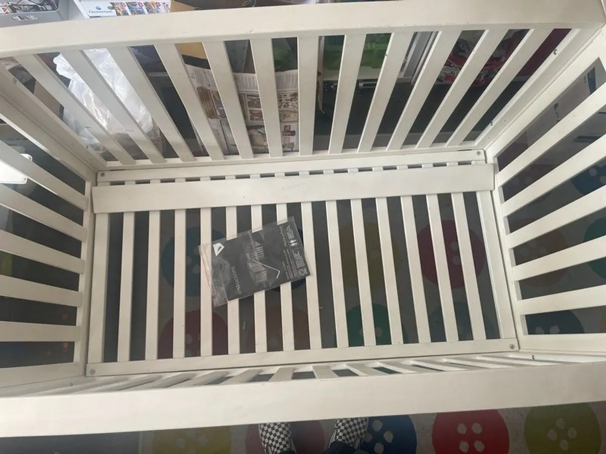 Mamas & Papas cot/bed - Image 3
